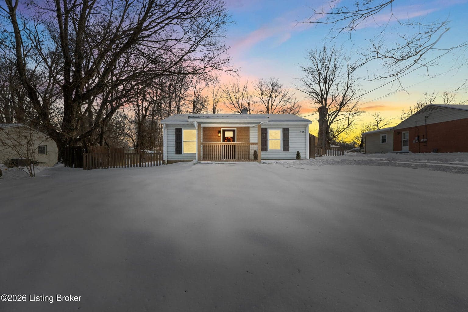 6108 Potts Ln, Crestwood - photo 1 of 40