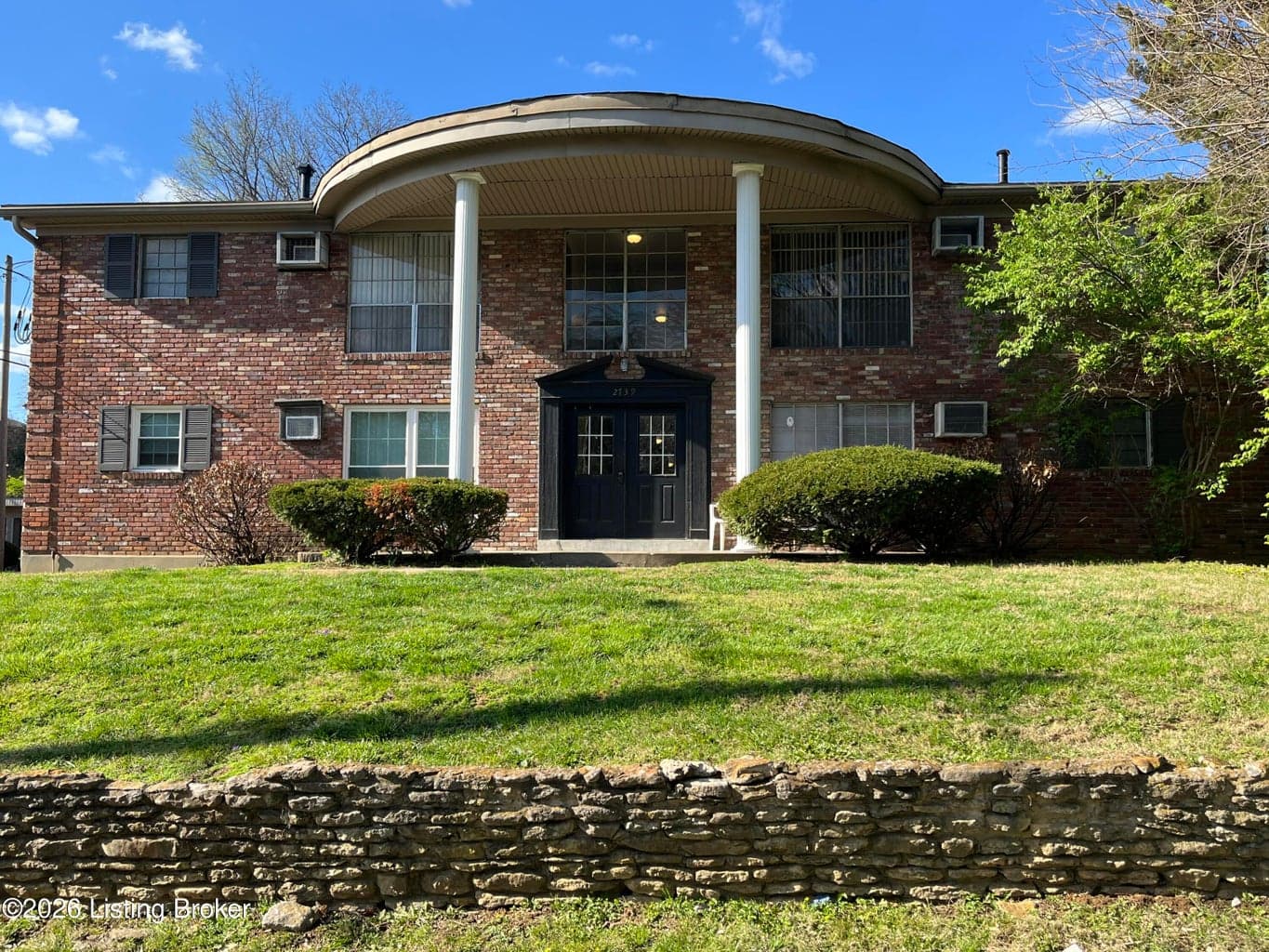 2739 Brownsboro Rd, Louisville - photo 1 of 18