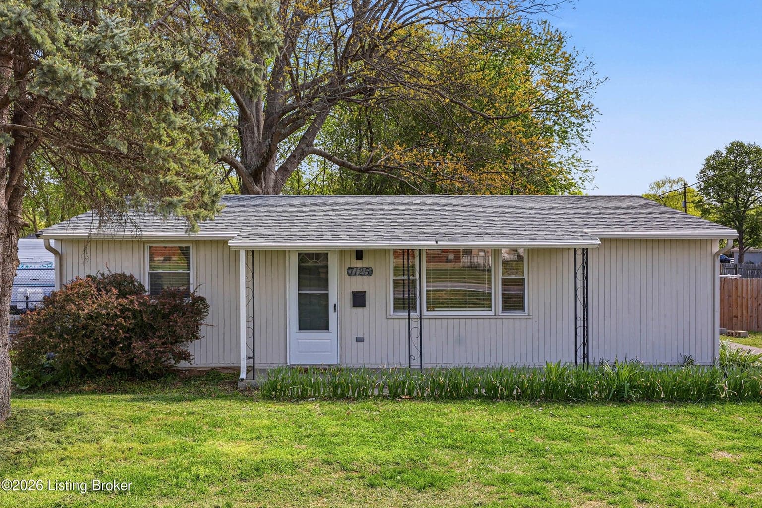 7125 Sky Blue Ave, Louisville - photo 1 of 30