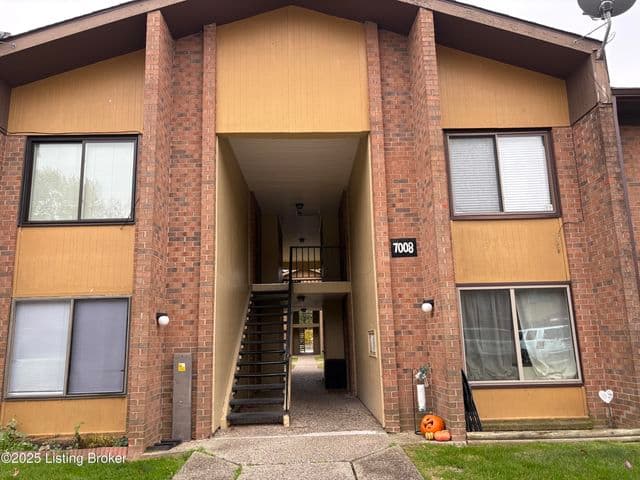 7008 Wildwood Cir, Louisville