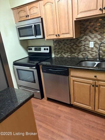 7008 Wildwood Cir, Louisville - photo 5 of 14