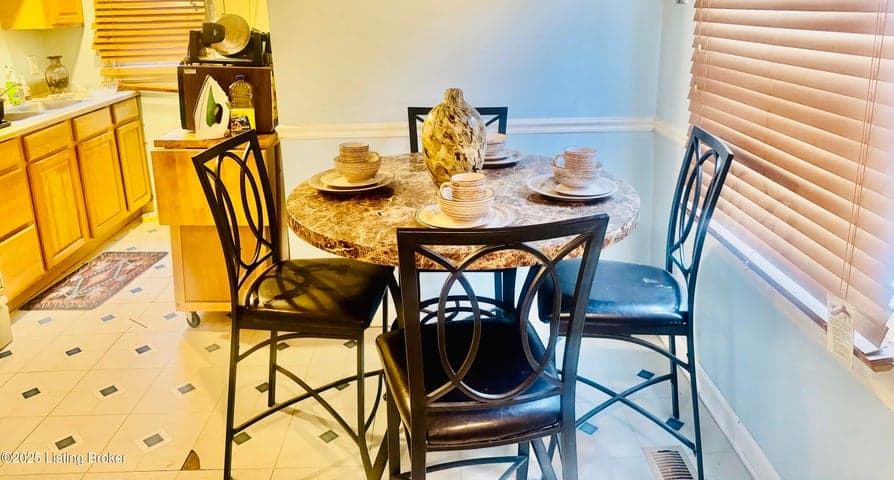 3441 Glendale Ave, Louisville - photo 3 of 6