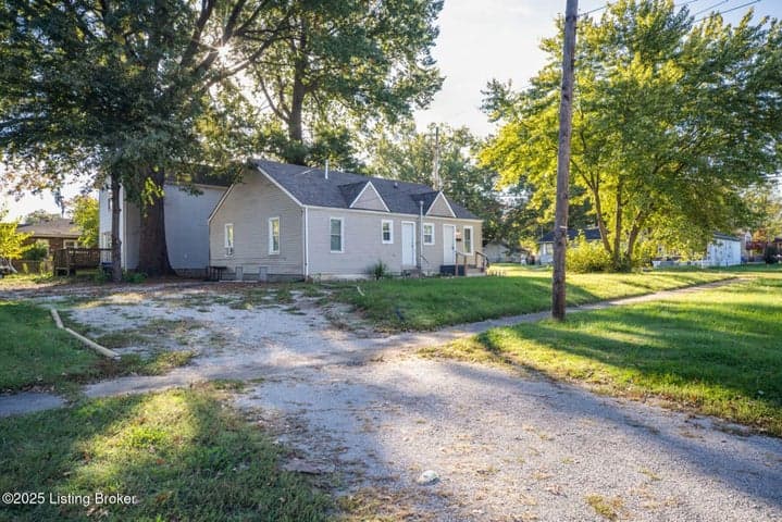 1443 32nd St, Louisville - photo 3 of 46
