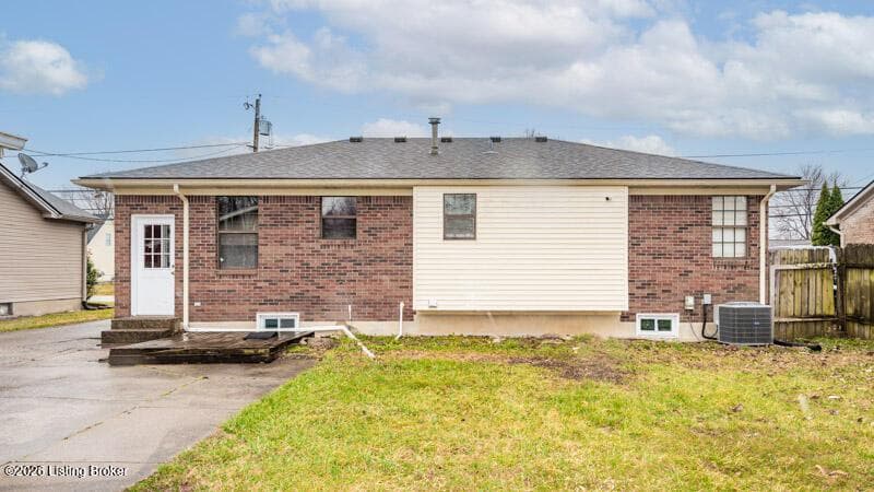 5935 Midnight Ln, Louisville - photo 3 of 23