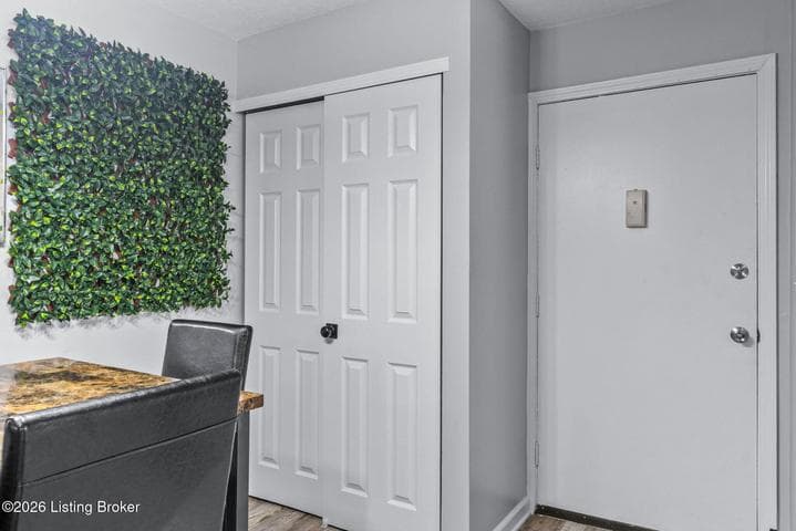 3505 Lodge Ln, Louisville - photo 2 of 27