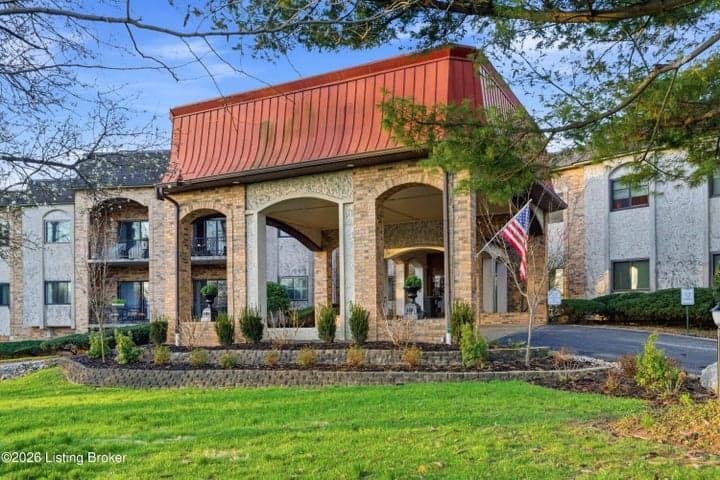 5800 Coach Gate Wynde, Louisville - photo 2 of 53