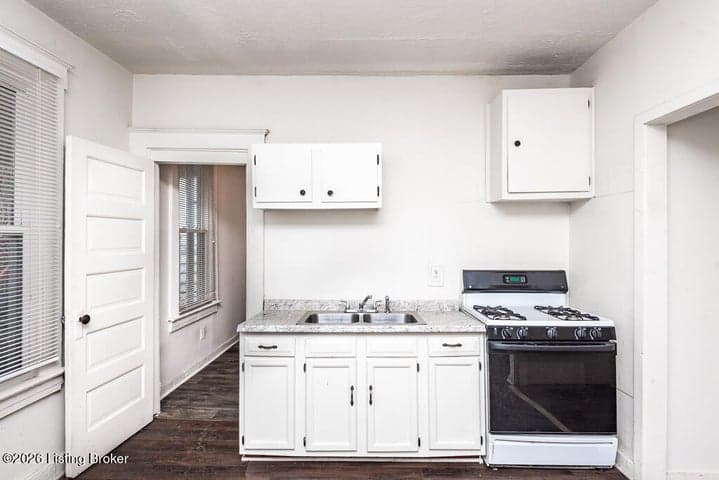 3026 Grand Ave, Louisville - photo 4 of 24