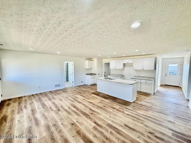 140 Brookside Dr, Springfield - photo 3 of 34