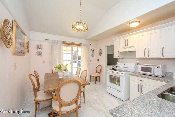 7207 Ethan Allen Way, Louisville - photo 3 of 32