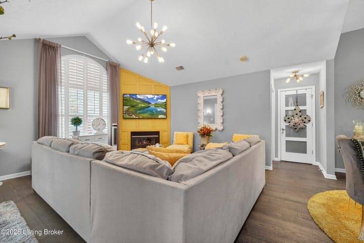 8112 Saint Andrews Village Dr, Louisville - photo 4 of 40