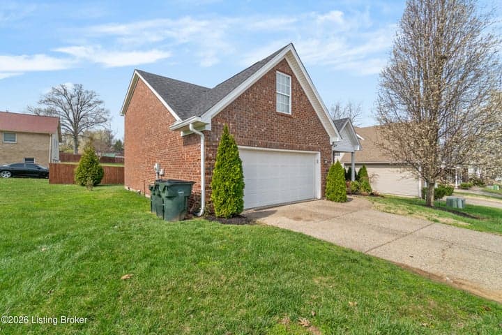 2912 Hewitt Place Ct, Louisville - photo 4 of 45
