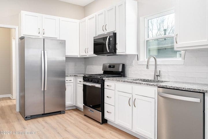 1226 Vim Dr, Louisville - photo 3 of 38