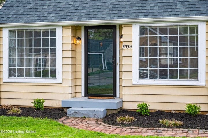 3934 Kennison Ave, Louisville - photo 4 of 32