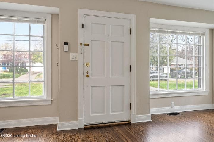 3934 Kennison Ave, Louisville - photo 5 of 32