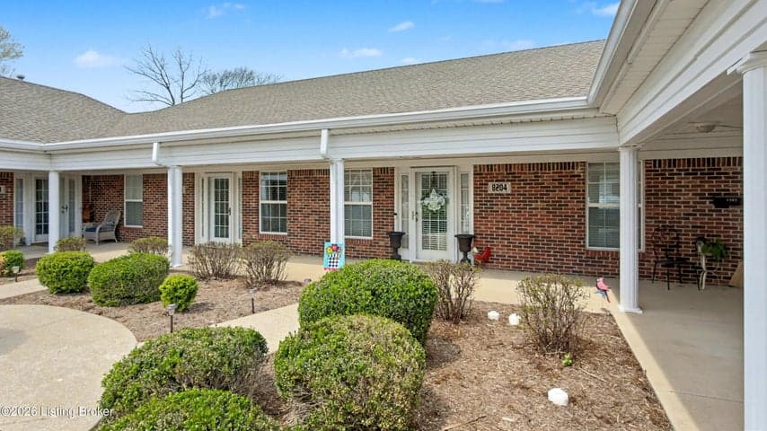 8204 Delta Cir, Louisville - photo 2 of 30