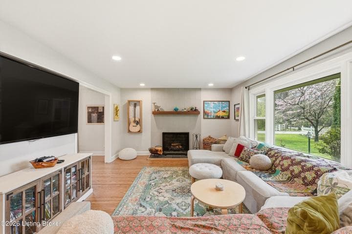 611 Rudy Ln, Louisville - photo 3 of 48