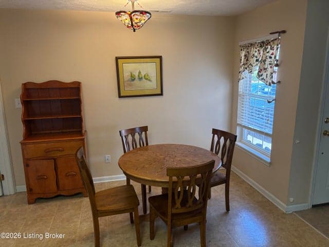 7607 Autumn Pointe Dr, Louisville - photo 4 of 29