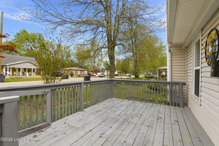 9911 Shirewick Way, Louisville - photo 5 of 53