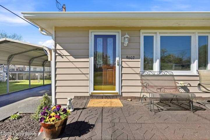 9602 Manslick Rd, Louisville - photo 5 of 34