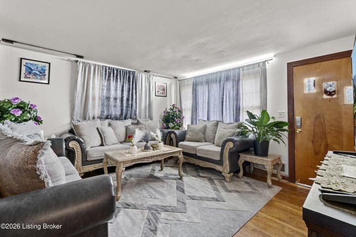 1921 Nelson Ave, Louisville - photo 2 of 24