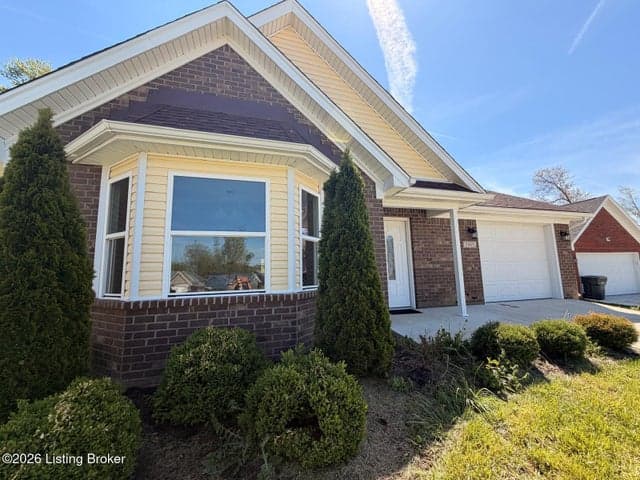 5409 Mt Holyoke Dr, Louisville