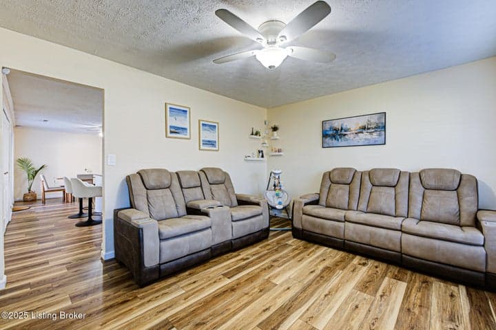 2503 Post Ct, Louisville - photo 3 of 29