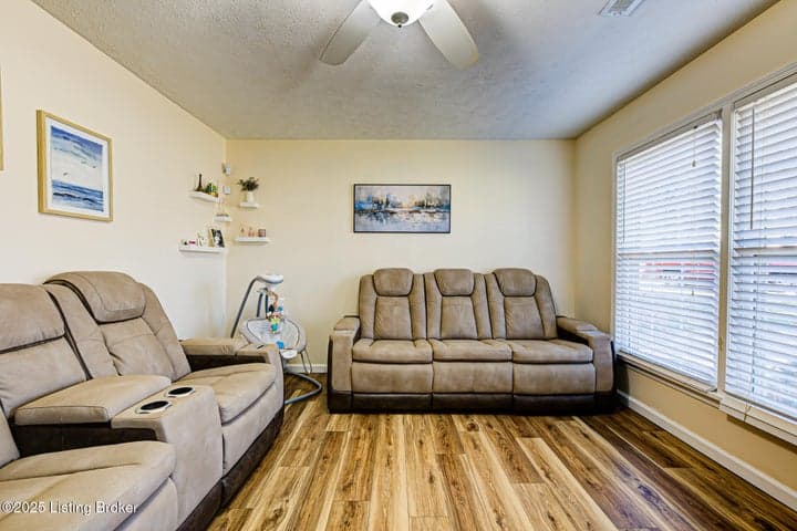 2503 Post Ct, Louisville - photo 4 of 29