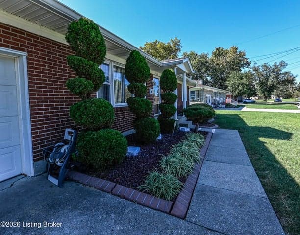 2528 Hampstead Dr, Louisville - photo 4 of 7